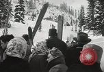 Standbild Skispringer Snoqualmie Pass Washington USA, 1949, aus Sekunde 10 historischem Filmmaterial Videoclip 65675023841