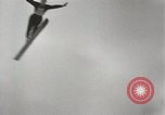 Standbild Skispringer Snoqualmie Pass Washington USA, 1949, aus Sekunde 22 historischem Filmmaterial Videoclip 65675023841
