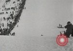 Standbild Skispringer Snoqualmie Pass Washington USA, 1949, aus Sekunde 26 historischem Filmmaterial Videoclip 65675023841