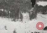 Standbild Skispringer Snoqualmie Pass Washington USA, 1949, aus Sekunde 41 historischem Filmmaterial Videoclip 65675023841
