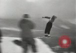 Standbild Skispringer Snoqualmie Pass Washington USA, 1949, aus Sekunde 51 historischem Filmmaterial Videoclip 65675023841
