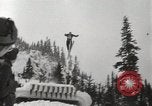 Standbild Skispringer Snoqualmie Pass Washington USA, 1949, aus Sekunde 60 historischem Filmmaterial Videoclip 65675023841