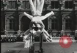 Standbild Feuerwehrleute Paris Frankreich, 1933, aus Sekunde 14 historischem Filmmaterial Videoclip 65675023846