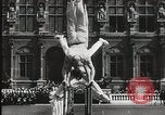Standbild Feuerwehrleute Paris Frankreich, 1933, aus Sekunde 15 historischem Filmmaterial Videoclip 65675023846