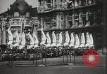 Standbild Feuerwehrleute Paris Frankreich, 1933, aus Sekunde 28 historischem Filmmaterial Videoclip 65675023846