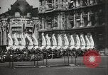 Standbild Feuerwehrleute Paris Frankreich, 1933, aus Sekunde 30 historischem Filmmaterial Videoclip 65675023846