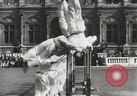 Standbild Feuerwehrleute Paris Frankreich, 1933, aus Sekunde 37 historischem Filmmaterial Videoclip 65675023846