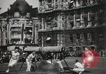 Standbild Feuerwehrleute Paris Frankreich, 1933, aus Sekunde 43 historischem Filmmaterial Videoclip 65675023846