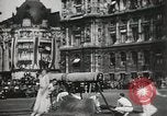 Standbild Feuerwehrleute Paris Frankreich, 1933, aus Sekunde 45 historischem Filmmaterial Videoclip 65675023846