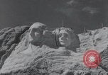 Standbild Franklin Roosevelt Mount Rushmore South Dakota USA, 1936, aus Sekunde 25 historischem Filmmaterial Videoclip 65675023850
