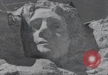 Standbild Franklin Roosevelt Mount Rushmore South Dakota USA, 1936, aus Sekunde 29 historischem Filmmaterial Videoclip 65675023850