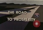 Standbild Interstate Highway System Kansas City Missouri USA, 1956, aus Sekunde 3 historischem Filmmaterial Videoclip 65675023852