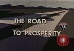 Standbild Interstate Highway System Kansas City Missouri USA, 1956, aus Sekunde 5 historischem Filmmaterial Videoclip 65675023852