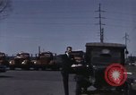 Immagine di Interstate Highway per la costruzione di strade in America United States USA, 1956, secondo 3 filmato di repertorio 65675023854