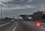 Immagine di Autostrade interstatali in America negli anni cinquanta United States USA, 1956, secondo 26 filmato di repertorio 65675023855