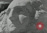 Immagine di Cerimonia di inaugurazione Mount Rushmore South Dakota USA, 1936, secondo 56 filmato di repertorio 65675023857