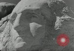 Immagine di Cerimonia di inaugurazione Mount Rushmore South Dakota USA, 1936, secondo 57 filmato di repertorio 65675023857
