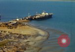 Standbild Docks Khanh Hoa Vietnam, 1970, aus Sekunde 13 historischem Filmmaterial Videoclip 65675023879