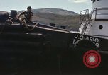 Immagine di Esercito rimorchiatore docking Il Vietnam, 1967, secondo 17 filmato di repertorio 65675023887