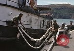 Immagine di Esercito rimorchiatore docking Il Vietnam, 1967, secondo 21 filmato di repertorio 65675023887