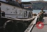 Immagine di Esercito rimorchiatore docking Il Vietnam, 1967, secondo 24 filmato di repertorio 65675023887