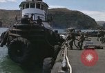 Immagine di Esercito rimorchiatore docking Il Vietnam, 1967, secondo 28 filmato di repertorio 65675023887