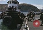 Immagine di Esercito rimorchiatore docking Il Vietnam, 1967, secondo 29 filmato di repertorio 65675023887