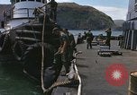Immagine di Esercito rimorchiatore docking Il Vietnam, 1967, secondo 43 filmato di repertorio 65675023887