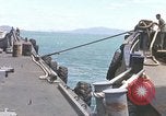 Immagine di Esercito rimorchiatore docking Il Vietnam, 1967, secondo 60 filmato di repertorio 65675023887
