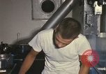 Immagine di Rimorchiatori dell esercito Il Vietnam, 1967, secondo 14 filmato di repertorio 65675023889