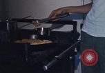 Immagine di Rimorchiatori dell esercito Il Vietnam, 1967, secondo 21 filmato di repertorio 65675023889