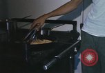 Immagine di Rimorchiatori dell esercito Il Vietnam, 1967, secondo 27 filmato di repertorio 65675023889