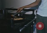 Immagine di Rimorchiatori dell esercito Il Vietnam, 1967, secondo 29 filmato di repertorio 65675023889