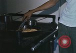 Immagine di Rimorchiatori dell esercito Il Vietnam, 1967, secondo 31 filmato di repertorio 65675023889