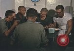 Immagine di Chiatta-gru montata Il Vietnam, 1967, secondo 7 filmato di repertorio 65675023890