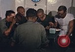 Immagine di Chiatta-gru montata Il Vietnam, 1967, secondo 9 filmato di repertorio 65675023890