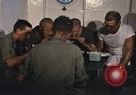 Immagine di Chiatta-gru montata Il Vietnam, 1967, secondo 12 filmato di repertorio 65675023890
