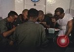 Immagine di Chiatta-gru montata Il Vietnam, 1967, secondo 13 filmato di repertorio 65675023890