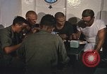 Immagine di Chiatta-gru montata Il Vietnam, 1967, secondo 15 filmato di repertorio 65675023890