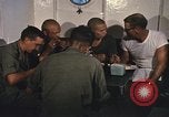 Immagine di Chiatta-gru montata Il Vietnam, 1967, secondo 16 filmato di repertorio 65675023890