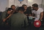 Immagine di Chiatta-gru montata Il Vietnam, 1967, secondo 17 filmato di repertorio 65675023890