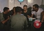 Immagine di Chiatta-gru montata Il Vietnam, 1967, secondo 31 filmato di repertorio 65675023890