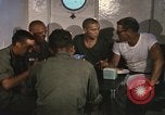 Immagine di Chiatta-gru montata Il Vietnam, 1967, secondo 43 filmato di repertorio 65675023890