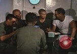 Immagine di Chiatta-gru montata Il Vietnam, 1967, secondo 44 filmato di repertorio 65675023890