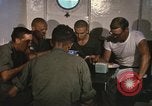 Immagine di Chiatta-gru montata Il Vietnam, 1967, secondo 47 filmato di repertorio 65675023890