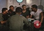 Immagine di Chiatta-gru montata Il Vietnam, 1967, secondo 50 filmato di repertorio 65675023890