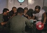 Immagine di Chiatta-gru montata Il Vietnam, 1967, secondo 53 filmato di repertorio 65675023890