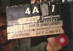Immagine di Chiatta-gru montata Il Vietnam, 1967, secondo 58 filmato di repertorio 65675023890