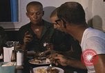 Immagine di Chiatta-gru montata Il Vietnam, 1967, secondo 60 filmato di repertorio 65675023890