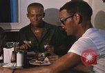 Immagine di Chiatta-gru montata Il Vietnam, 1967, secondo 61 filmato di repertorio 65675023890